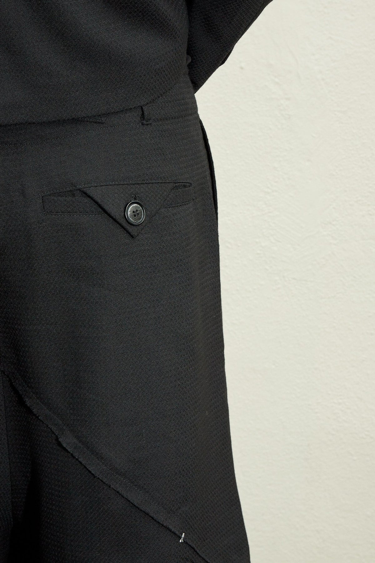 Cross-seamed trousers