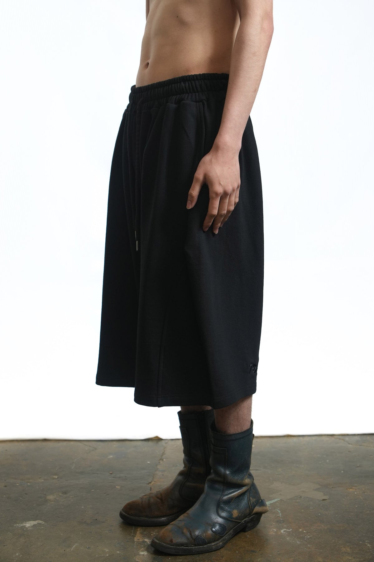 Tucked Curve Shorts Black