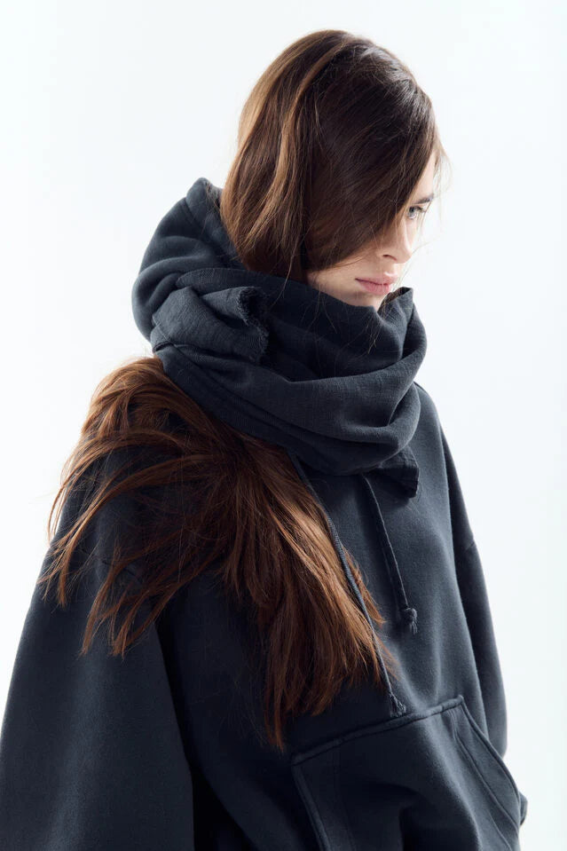 Dyed raw-edged hoodie with muffler black