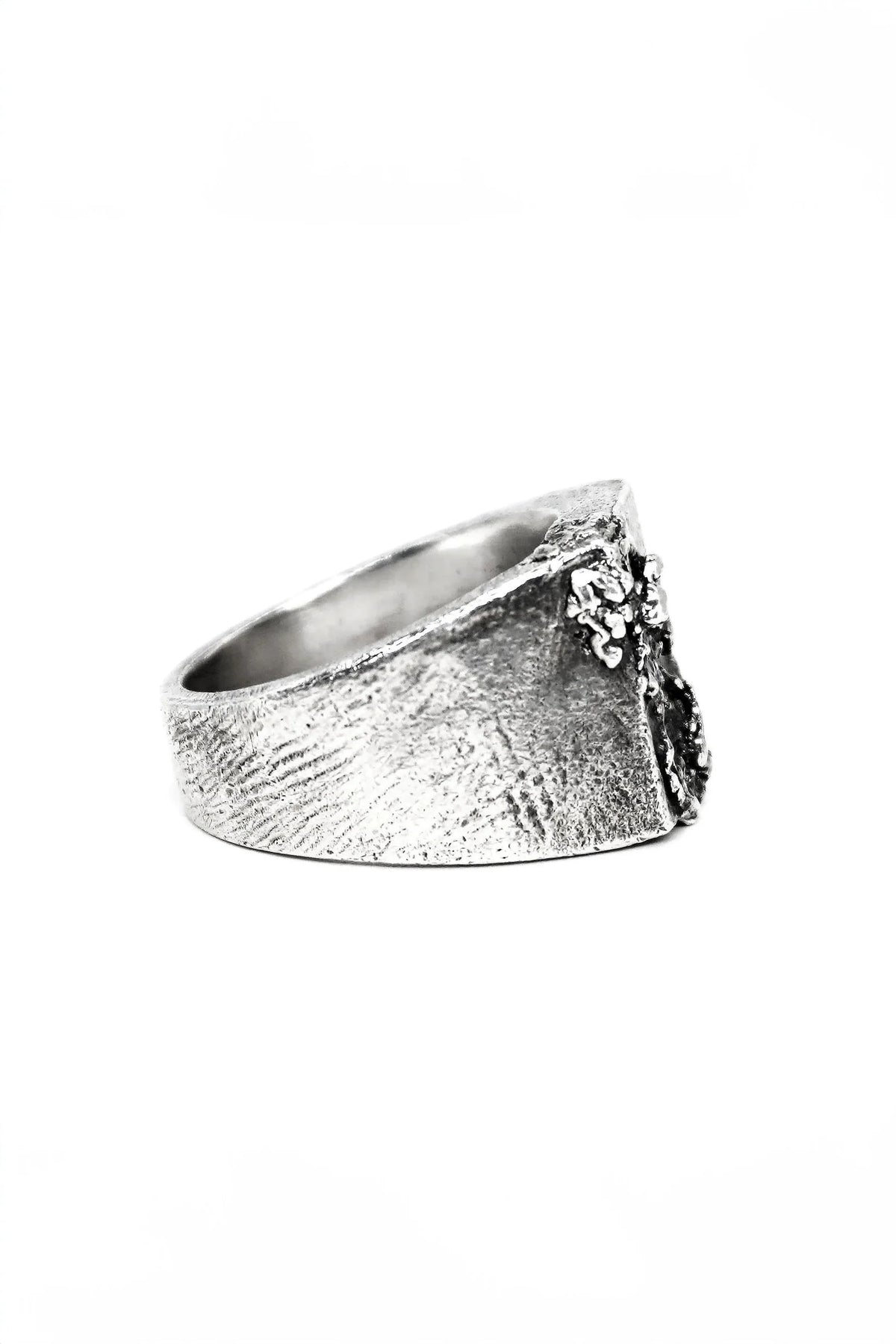 Burnt blossom ring
