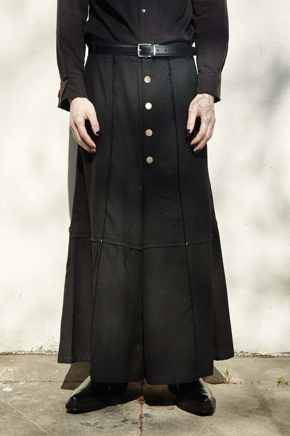 Cross-seamed trousers