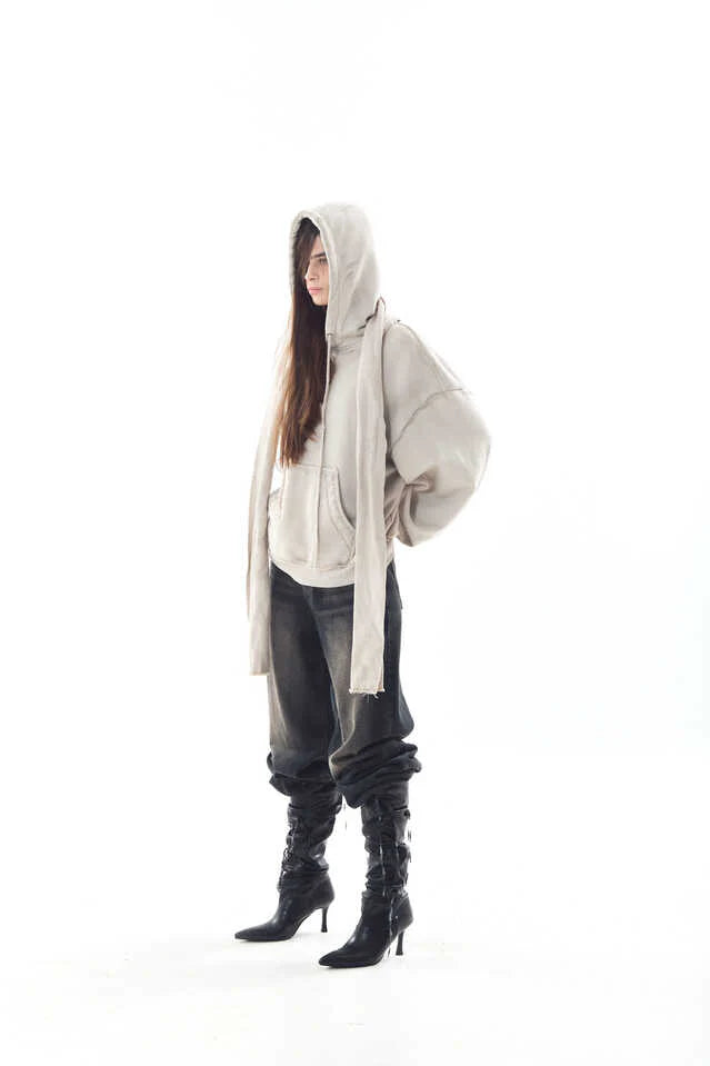 Dyed raw-edged hoodie with linen  muffler ivory
