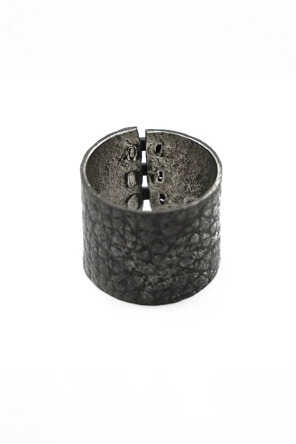 Leather three stitch ring - black