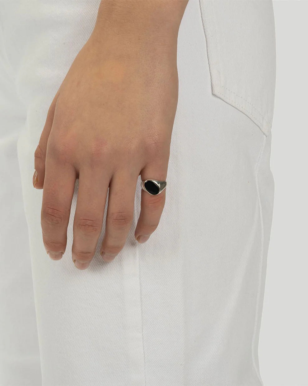 Twisted signet 101 Black onyx