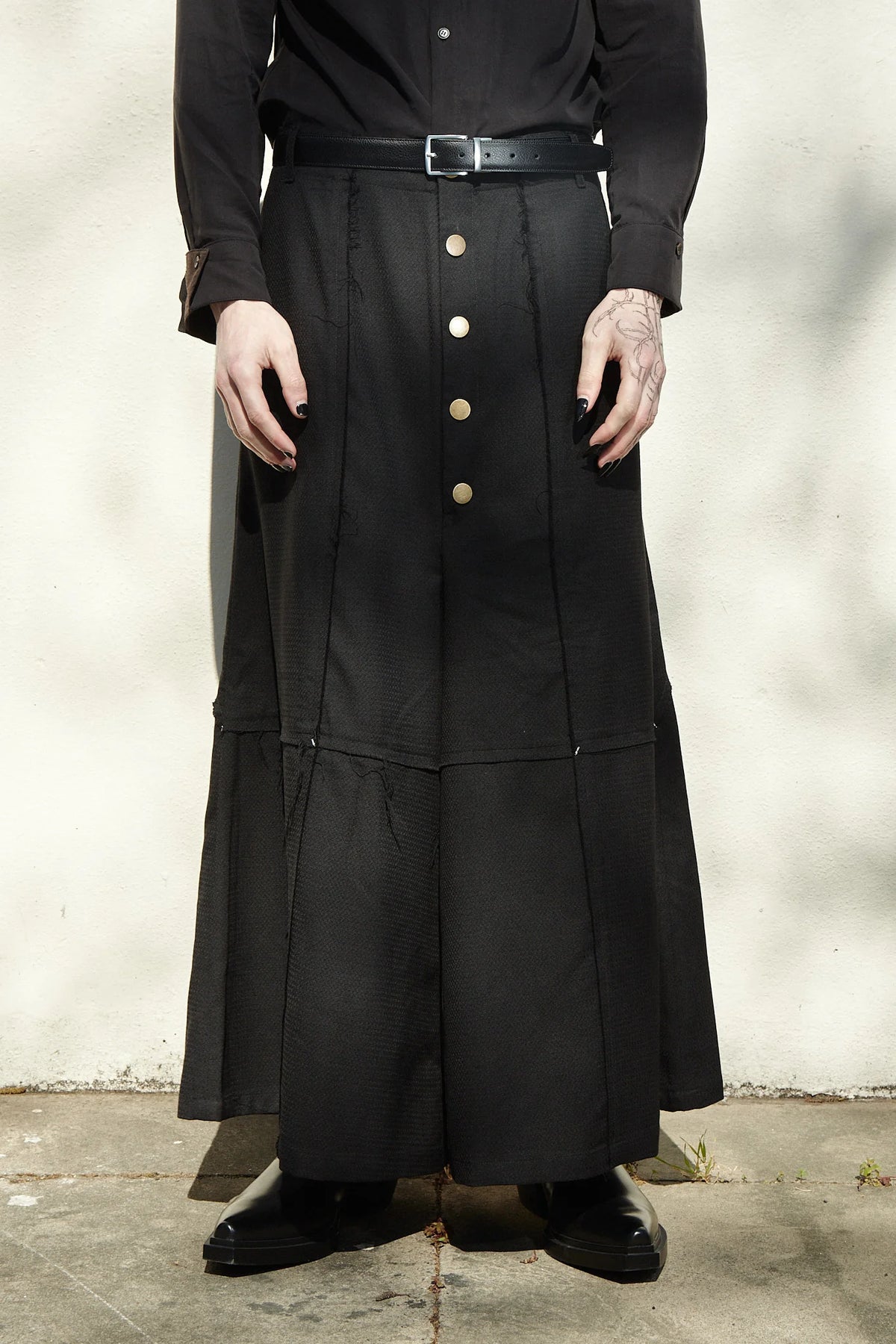 Cross-seamed trousers