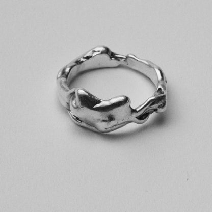 Caprious ring