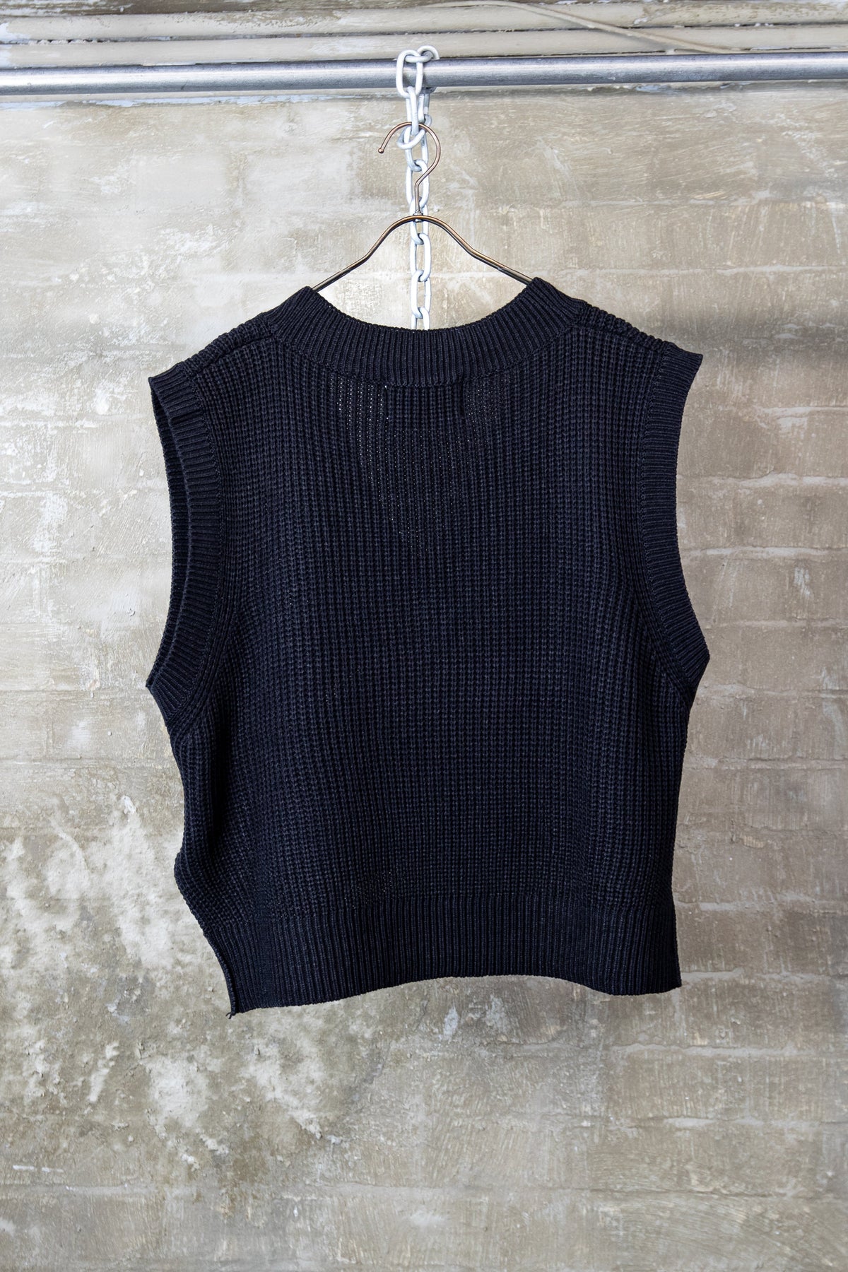 Layered knit vest black