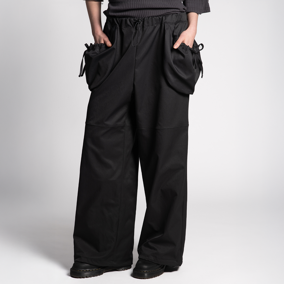 Black wide pocket pants