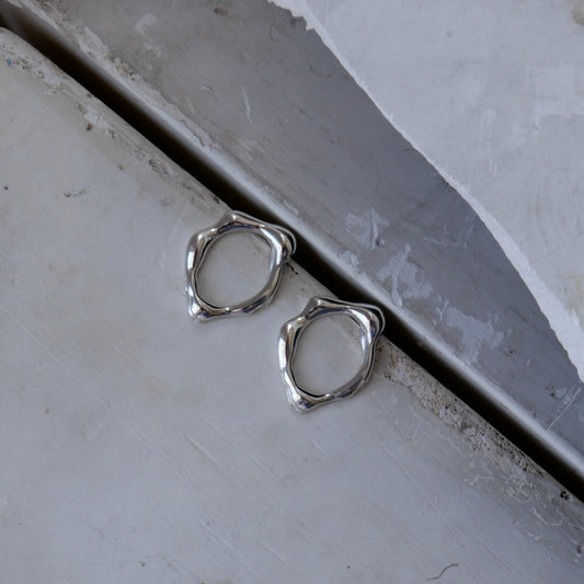 Fluidity studs