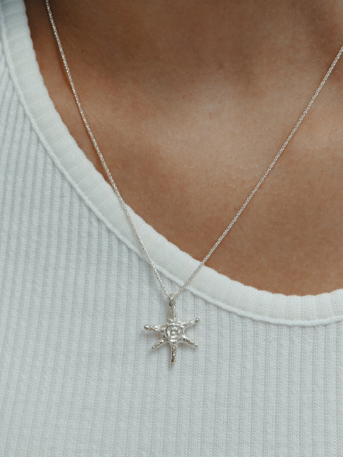 Ocean sparkling necklace