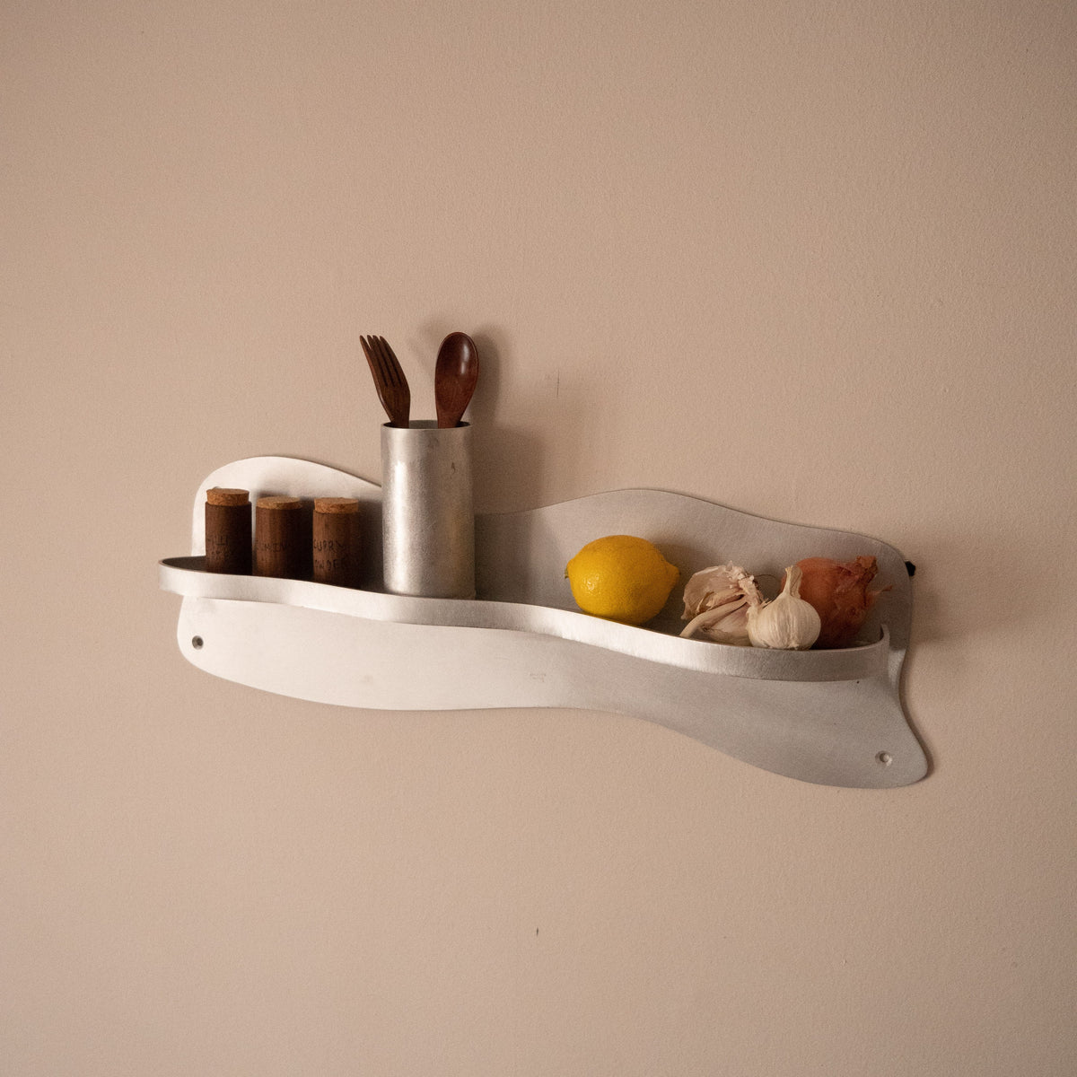 Middle shelf