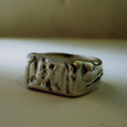 Molten signet ring