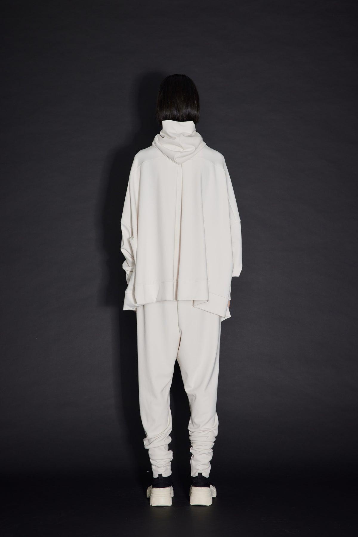 Wide-fit tie hoodie cream