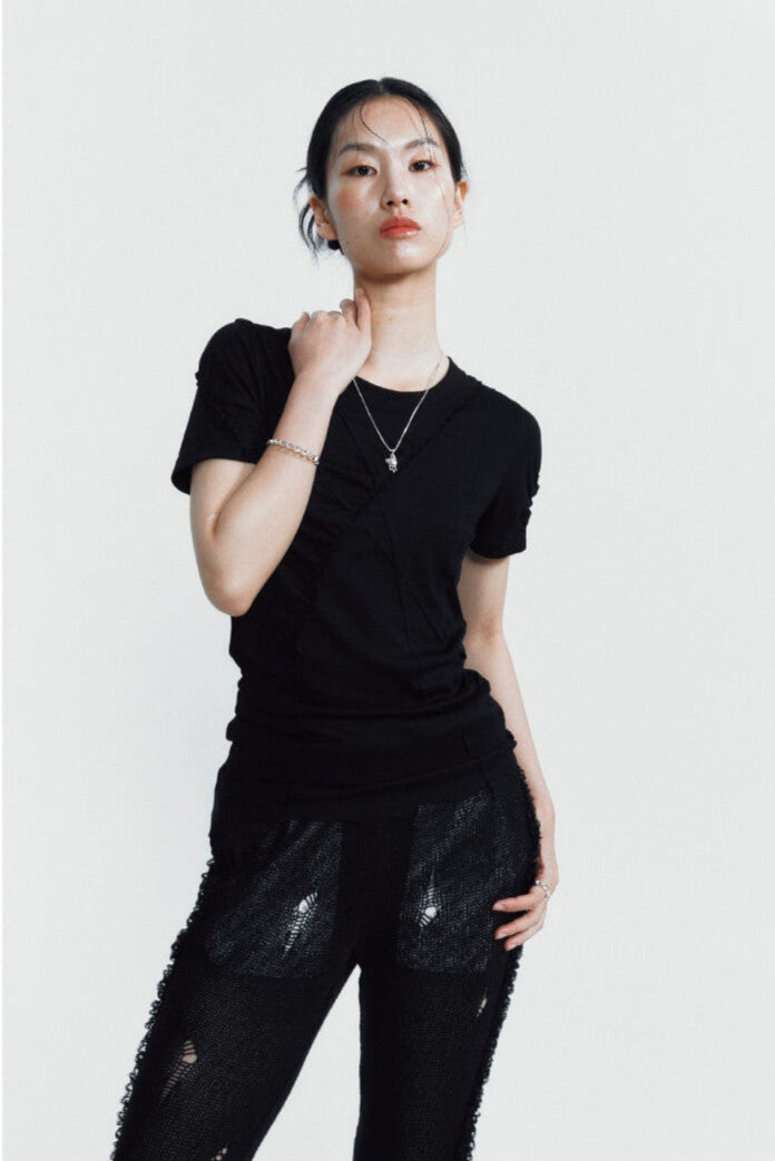 Cut-edge unbalanced slim tee